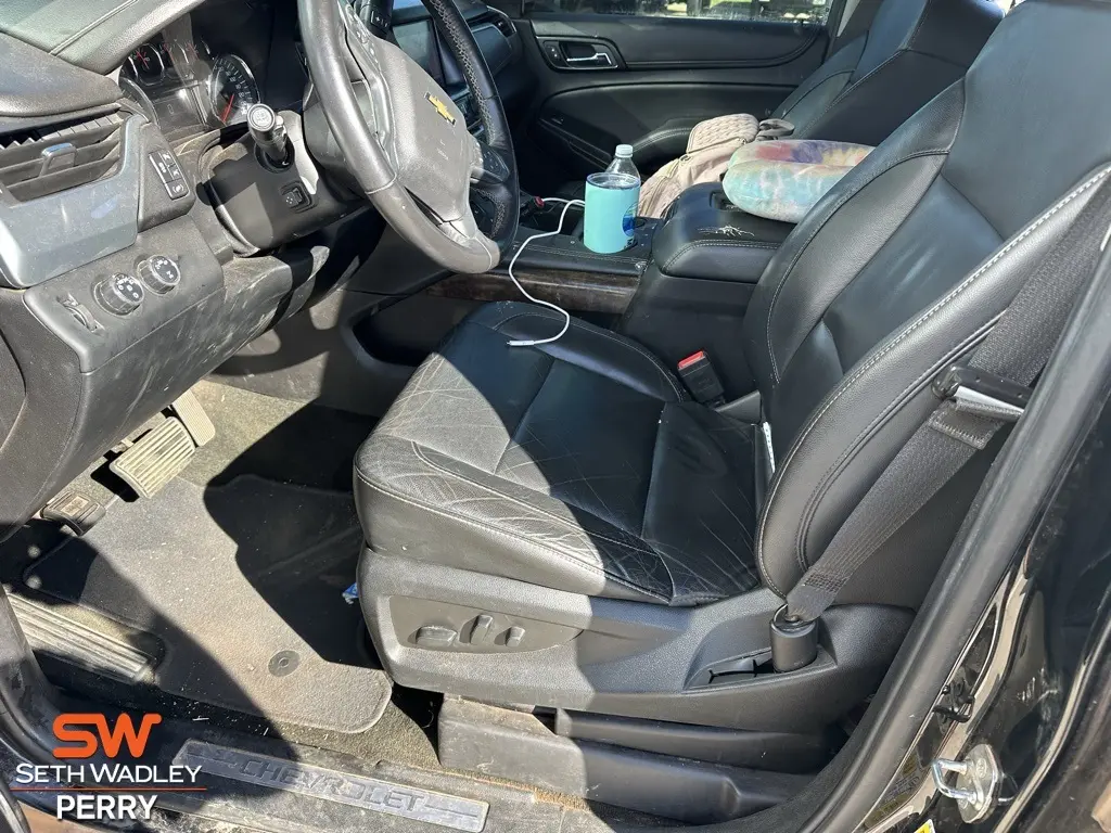 2018 Chevrolet Suburban LT photo 4