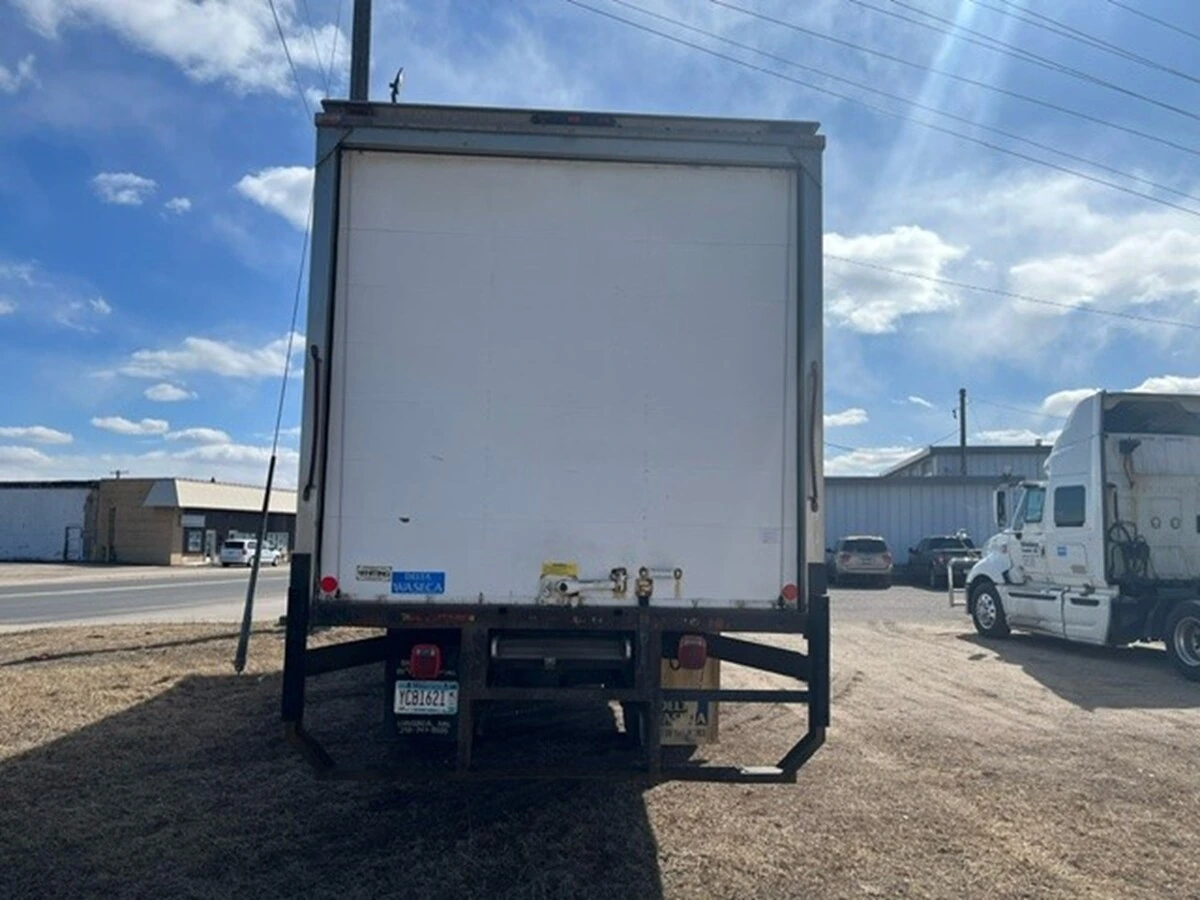 2014 International - image 6