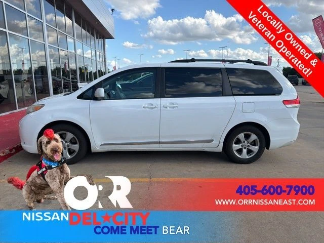 2012 Toyota Sienna LE V6 7-Passenger Access Seat's photo