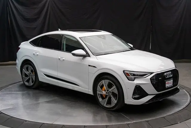 2022 Audi e-tron Sportback S line Prestige photo 2