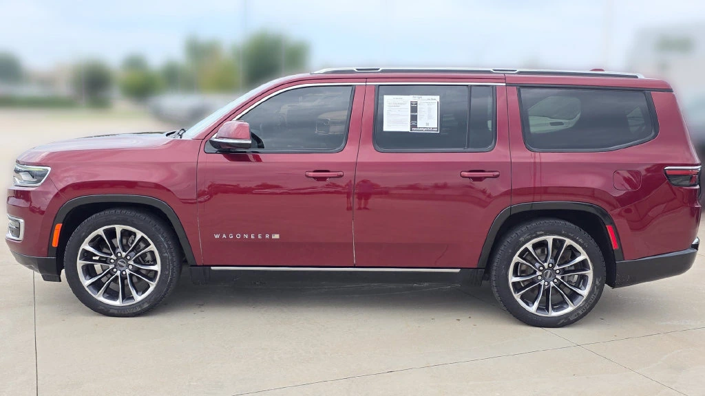 Used 2022 Jeep Wagoneer Series III with VIN 1C4SJVDT5NS114367 for sale in Kansas City