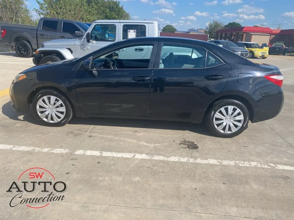 2015 Toyota Corolla L photo 4