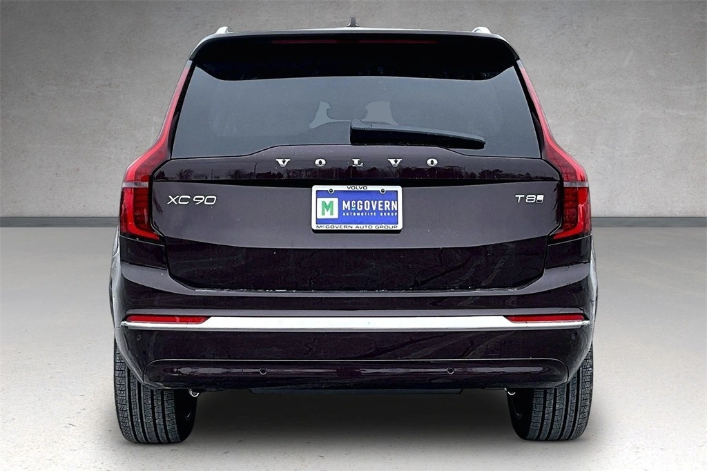 2026 Volvo - image 4