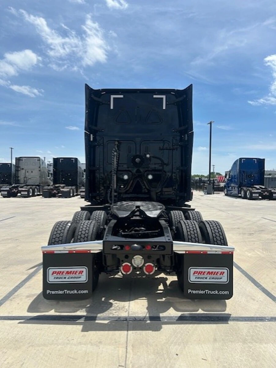 2022 Freightliner Cascadia — photo 4