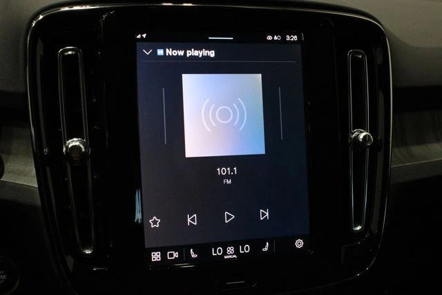 2025 Volvo - image 32