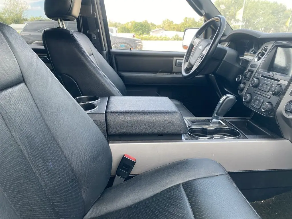2017 Ford Expedition EL Limited photo 4