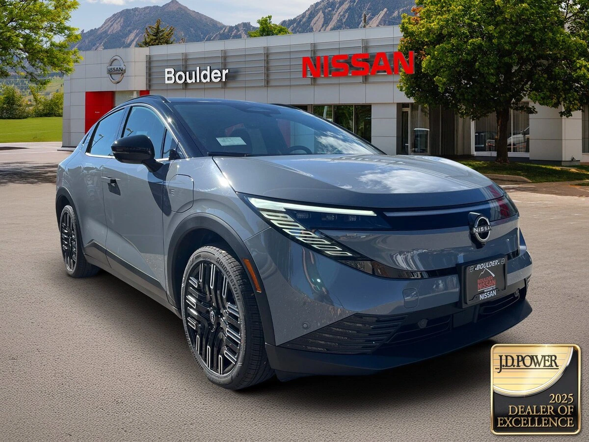 2026 Nissan LEAF Platinum+'s photo