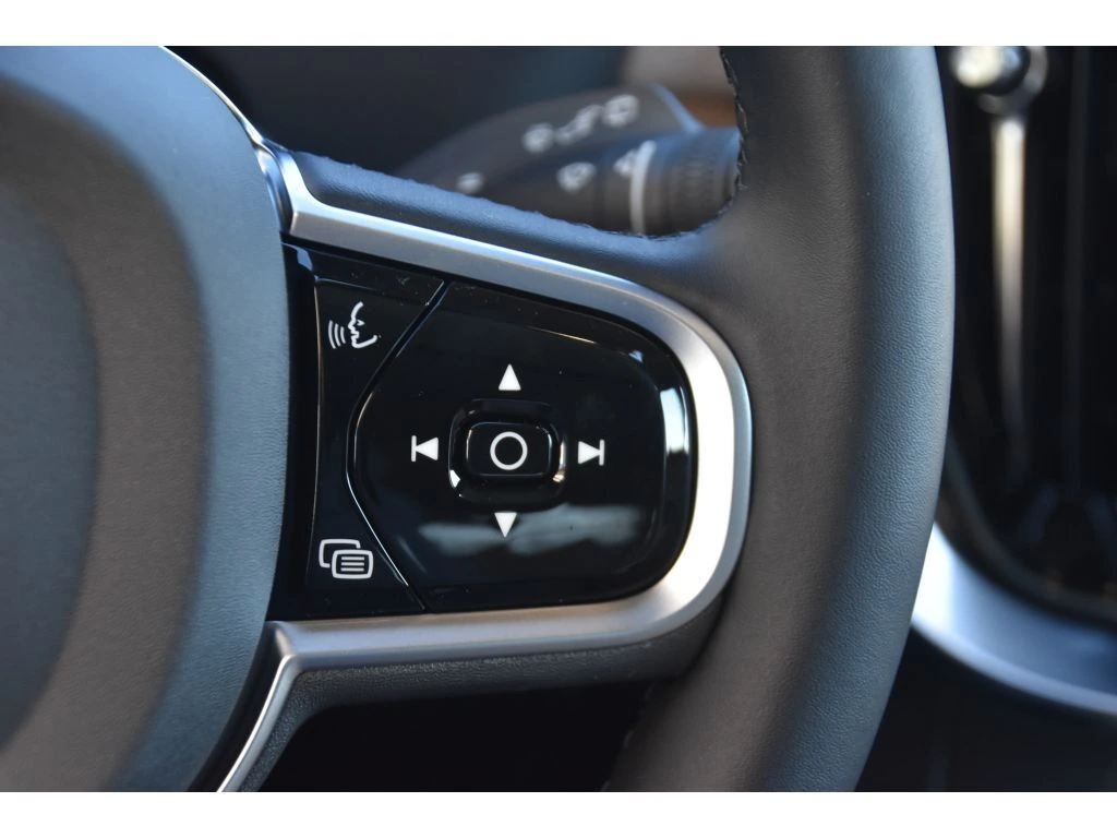 2026 Volvo - image 35