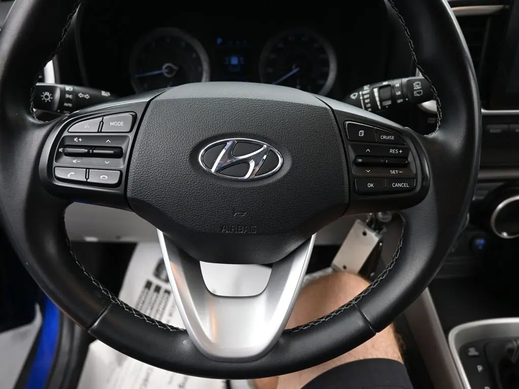 2021 Hyundai Venue SEL photo 20