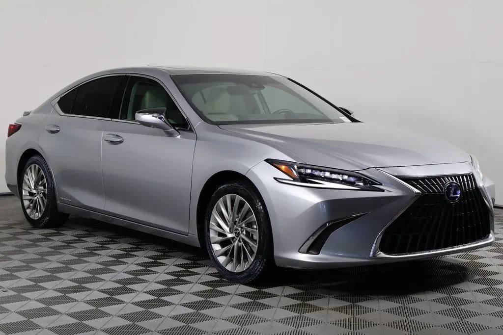 2022 Lexus ES 300h Luxury photo 3