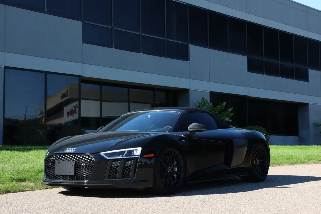 2018 Audi R8 5.2 Plus Quattro photo 2