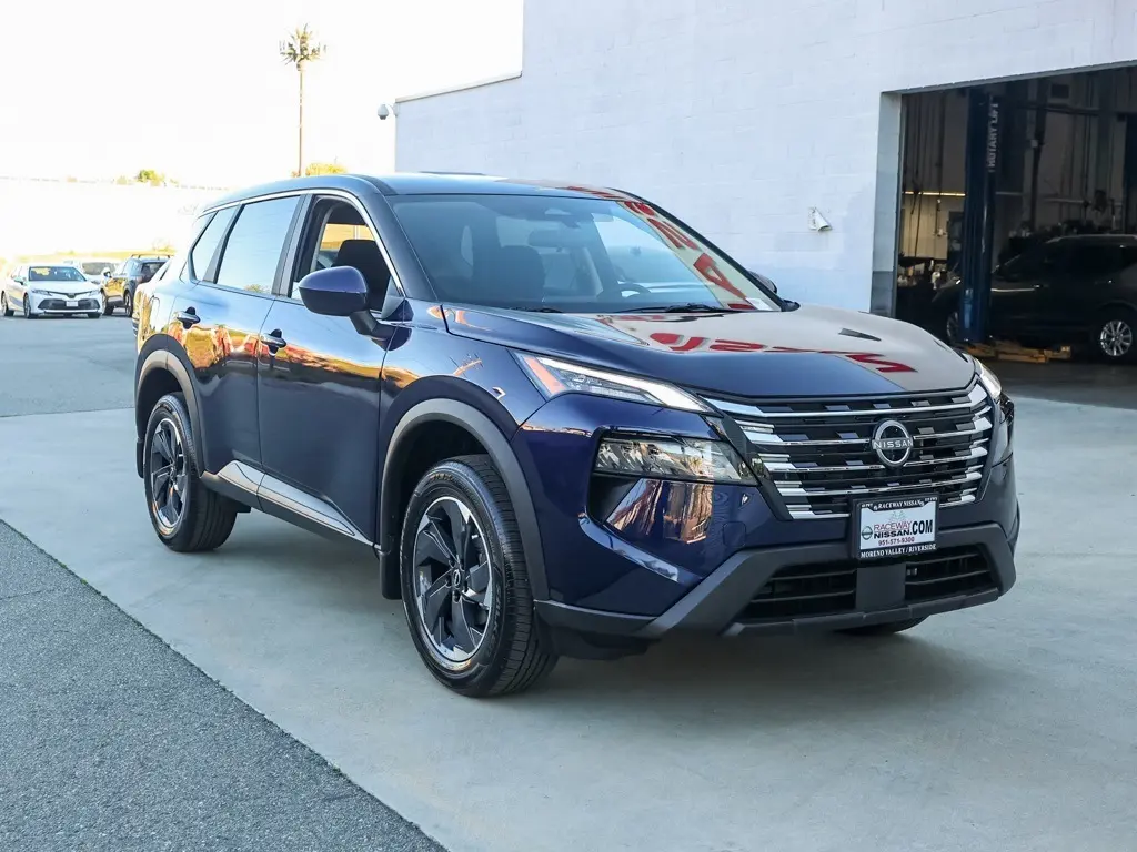2026 Nissan Rogue SV's photo