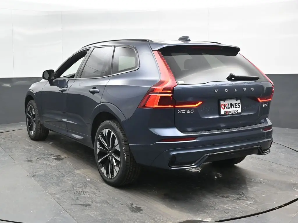 2026 Volvo - image 8