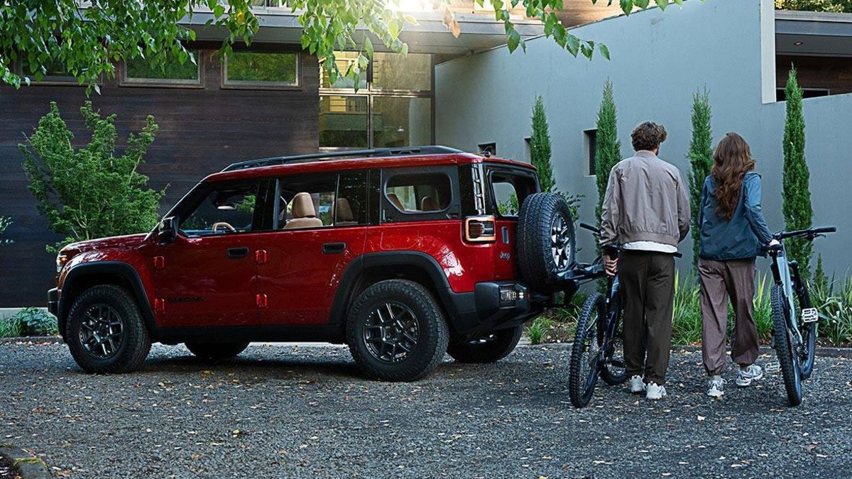 2026 Jeep Recon Exterior Driver Side Rear Profile with Owners Loading Bicycles