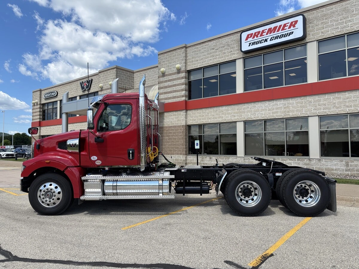 2027 Western Star 49X — photo 8
