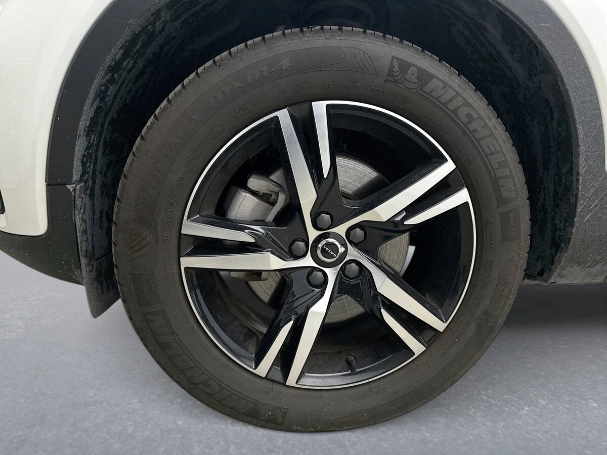 2025 Volvo - image 11