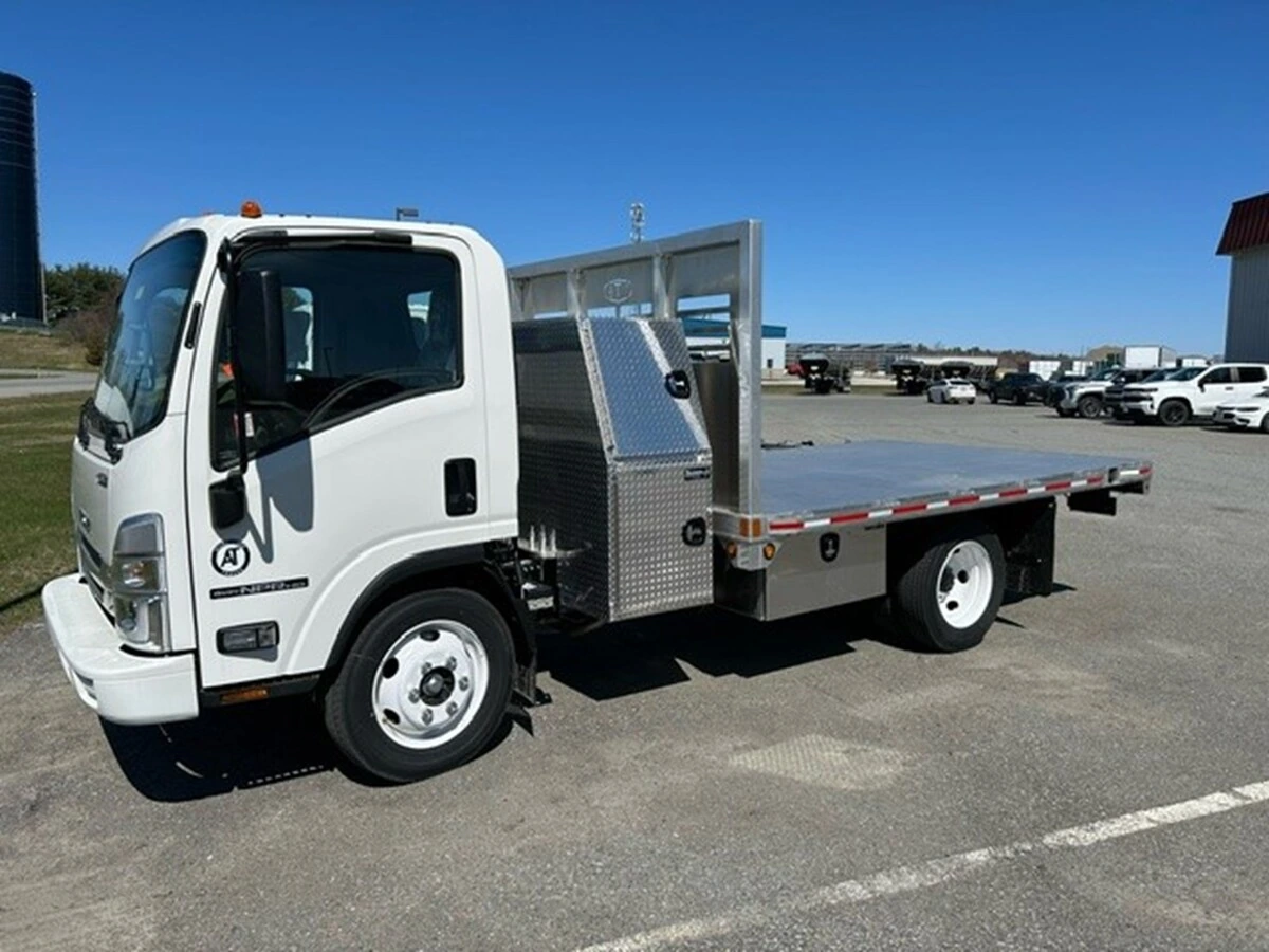2024 Isuzu - image 2