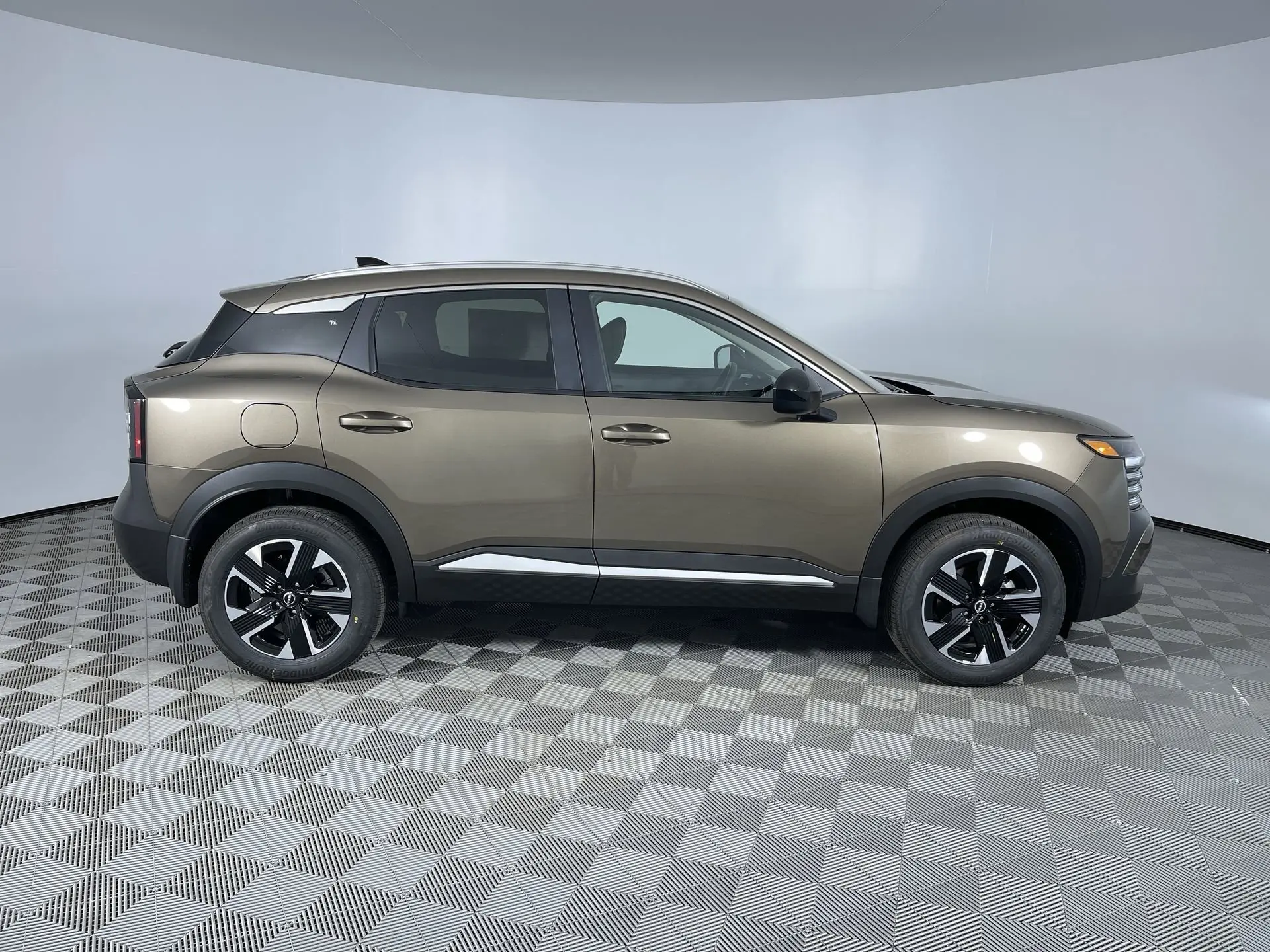 2026 Nissan Kicks SV photo 9