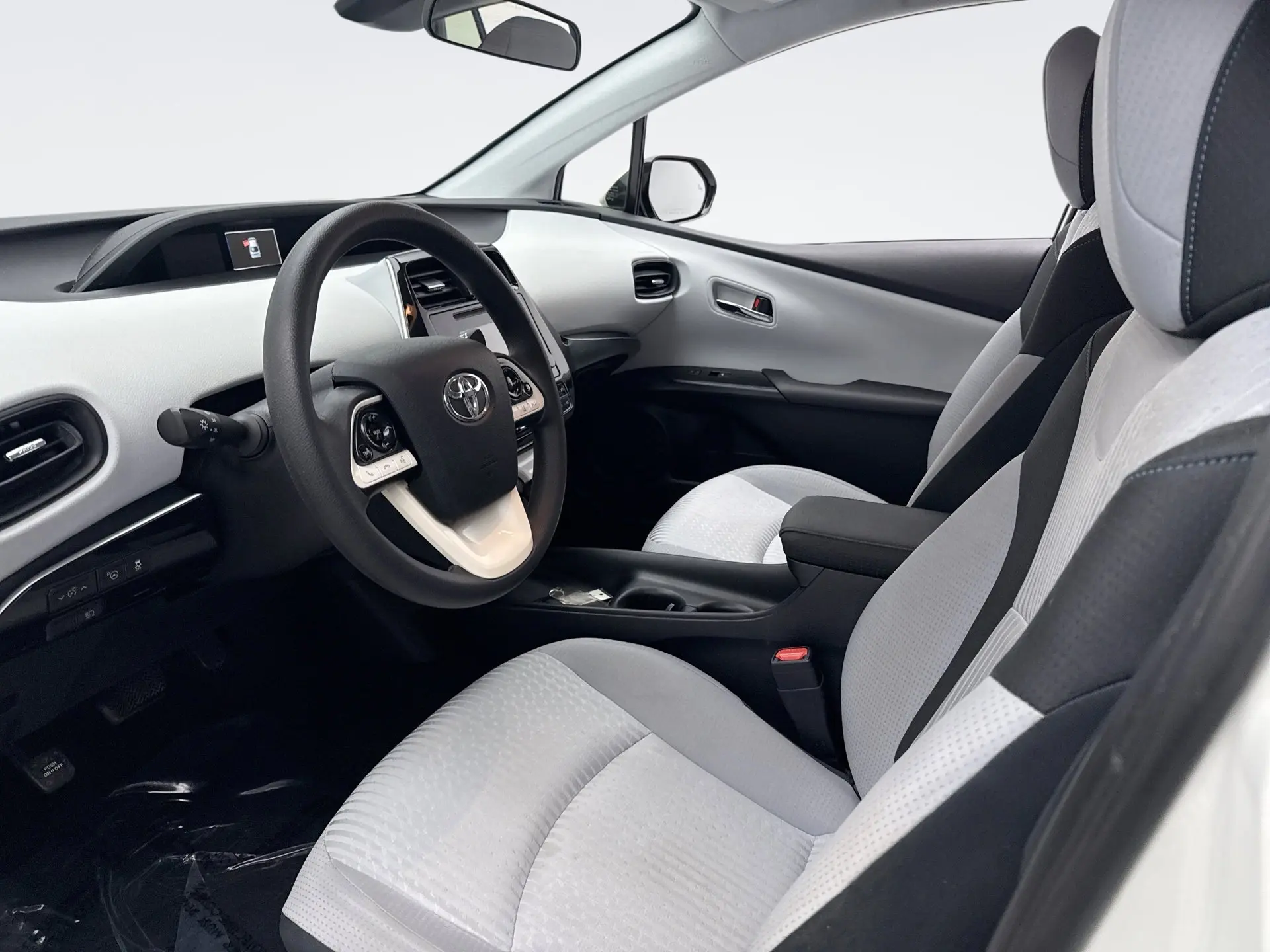 2017 Toyota Prius One Two photo 10