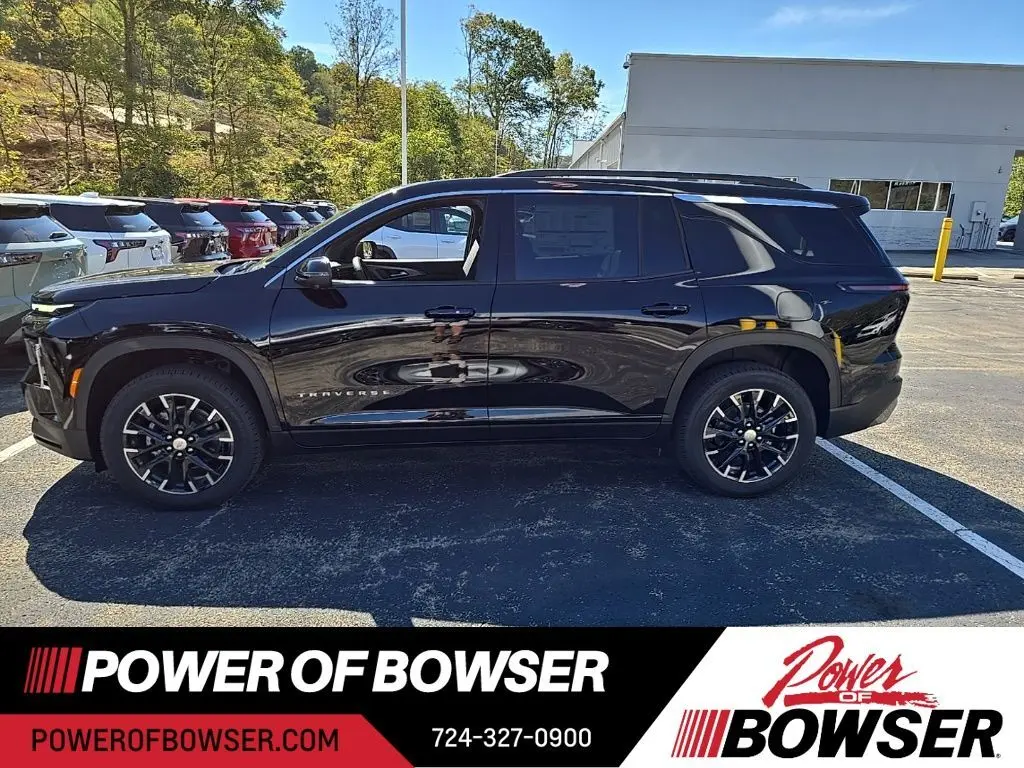 2026 Chevrolet Traverse 2LT photo 2
