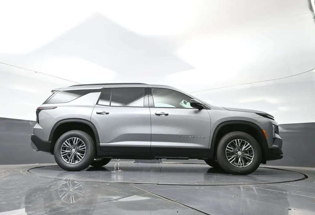 2026 Chevrolet Traverse 2LT photo 37