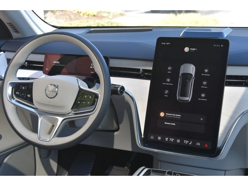 2025 Volvo - image 20