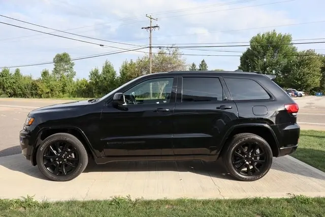 2020 Jeep Grand Cherokee Altitude photo 21