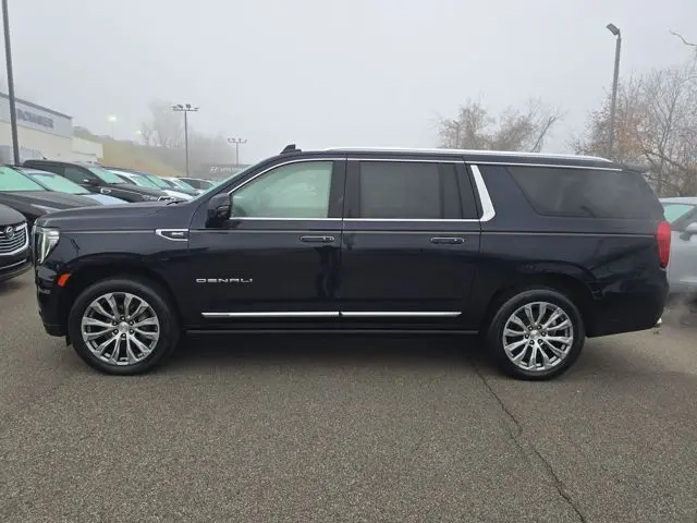 2022 Gmc Yukon XL Denali photo 2