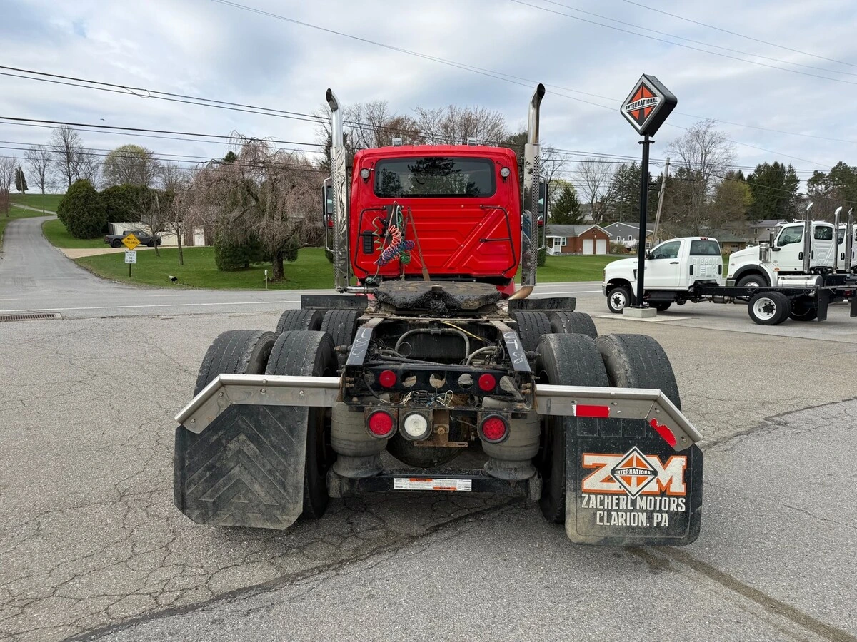 2023 International HX - image 5