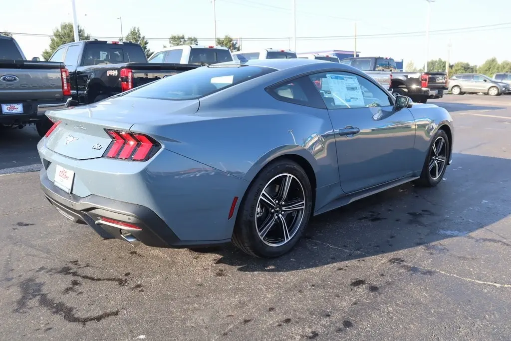 2025 Ford Mustang EcoBoost photo 18
