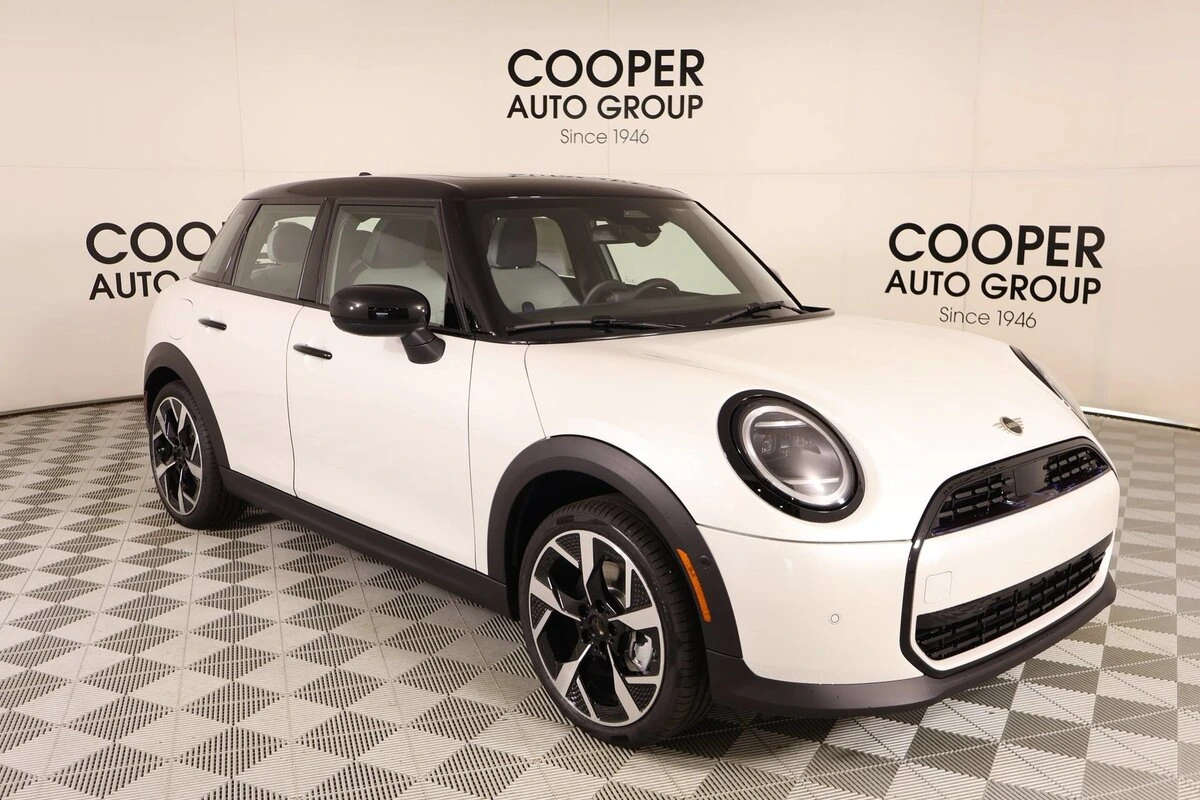 2026 MINI Hardtop Cooper Oxford Edition's photo