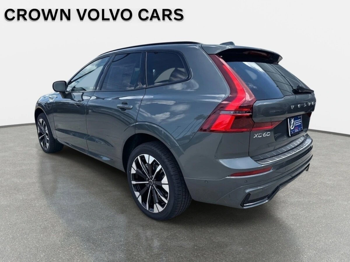 2026 Volvo - image 7