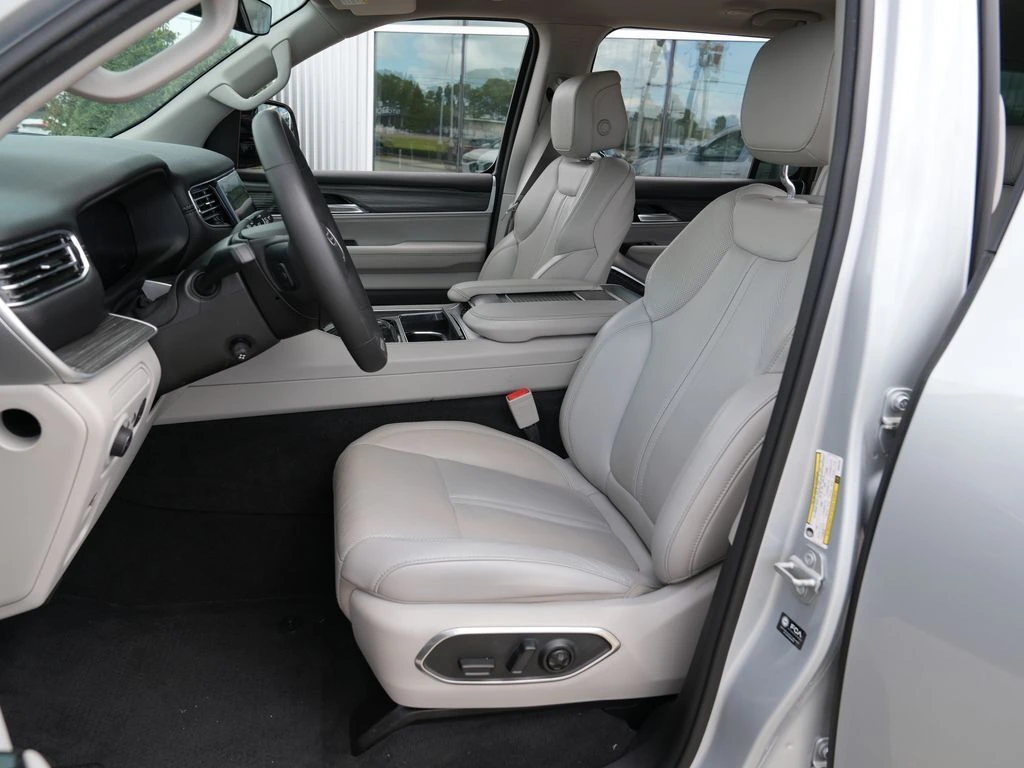 2023 Jeep Wagoneer L Series III - Photo 21