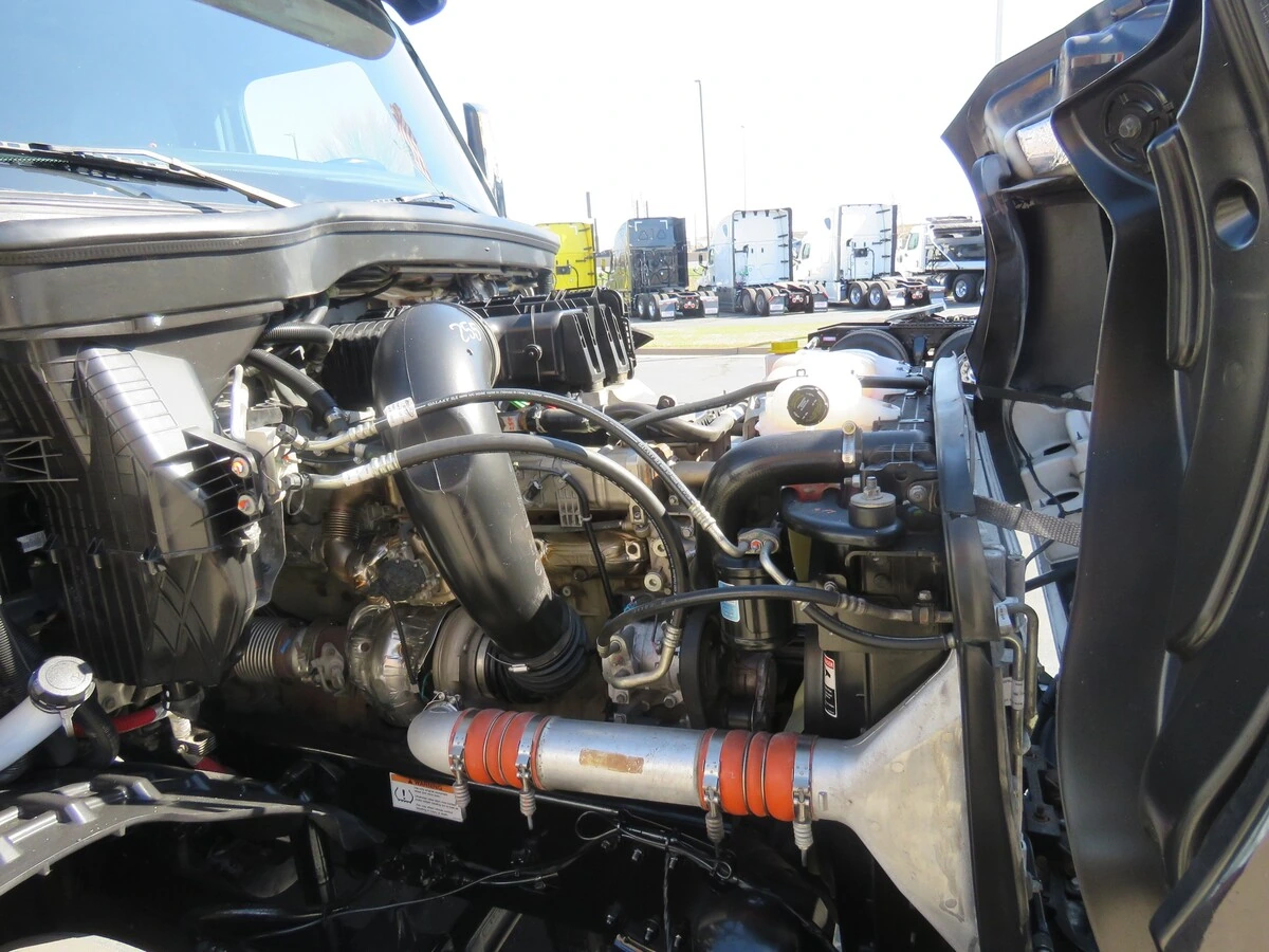 2022 Freightliner Cascadia - image 13