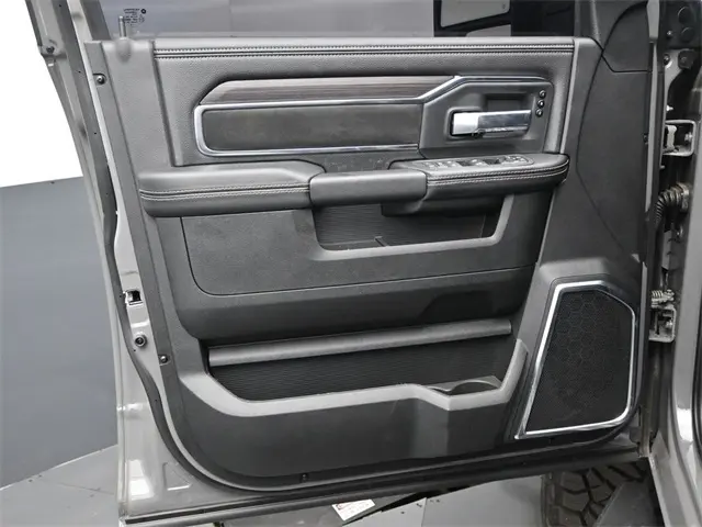 2025 Ram 2500 Laramie photo 7