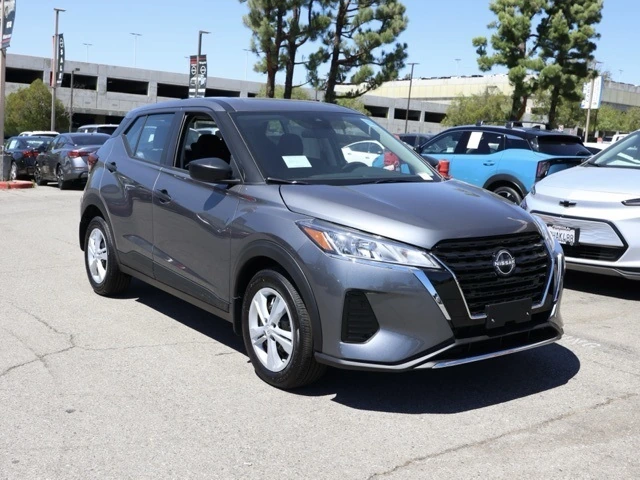 2025 Nissan KICKS PLAY Base