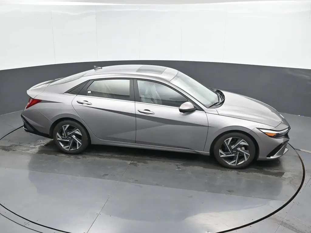 2024 Hyundai Elantra Limited photo 30