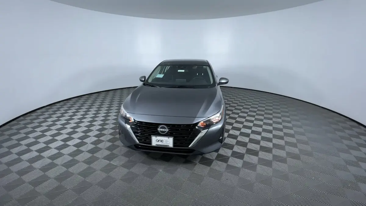 2025 Nissan Sentra SV photo 3