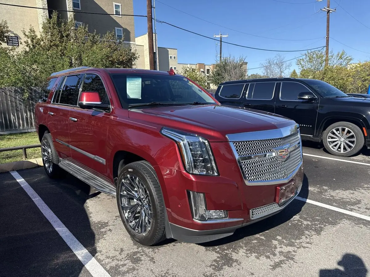 2019 Cadillac Escalade Luxury's photo