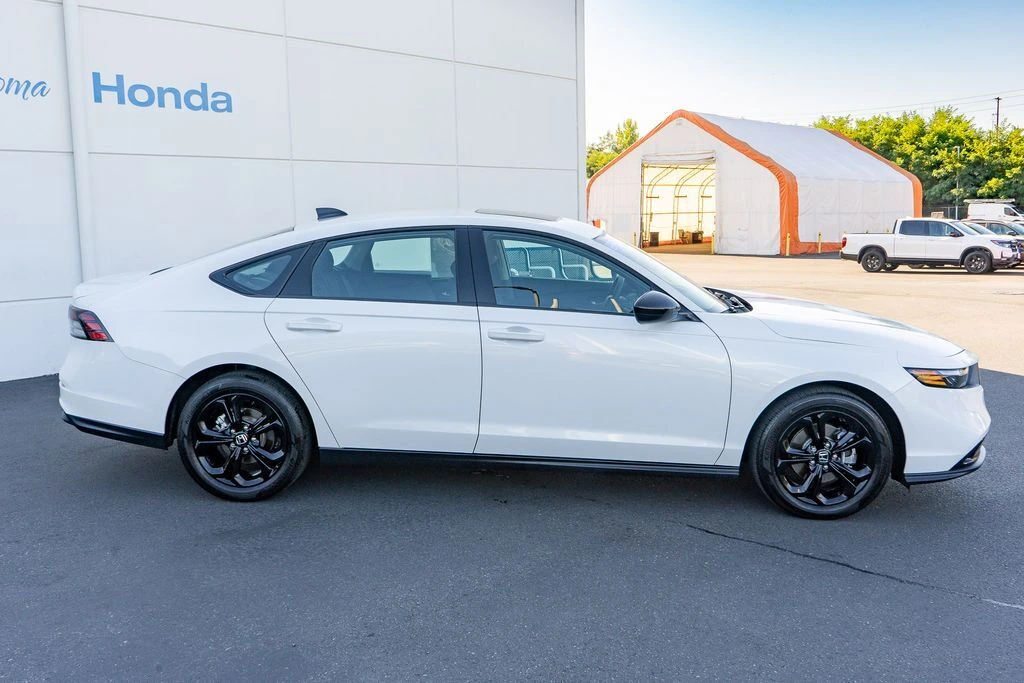 2025 Honda Accord SE - Photo 16