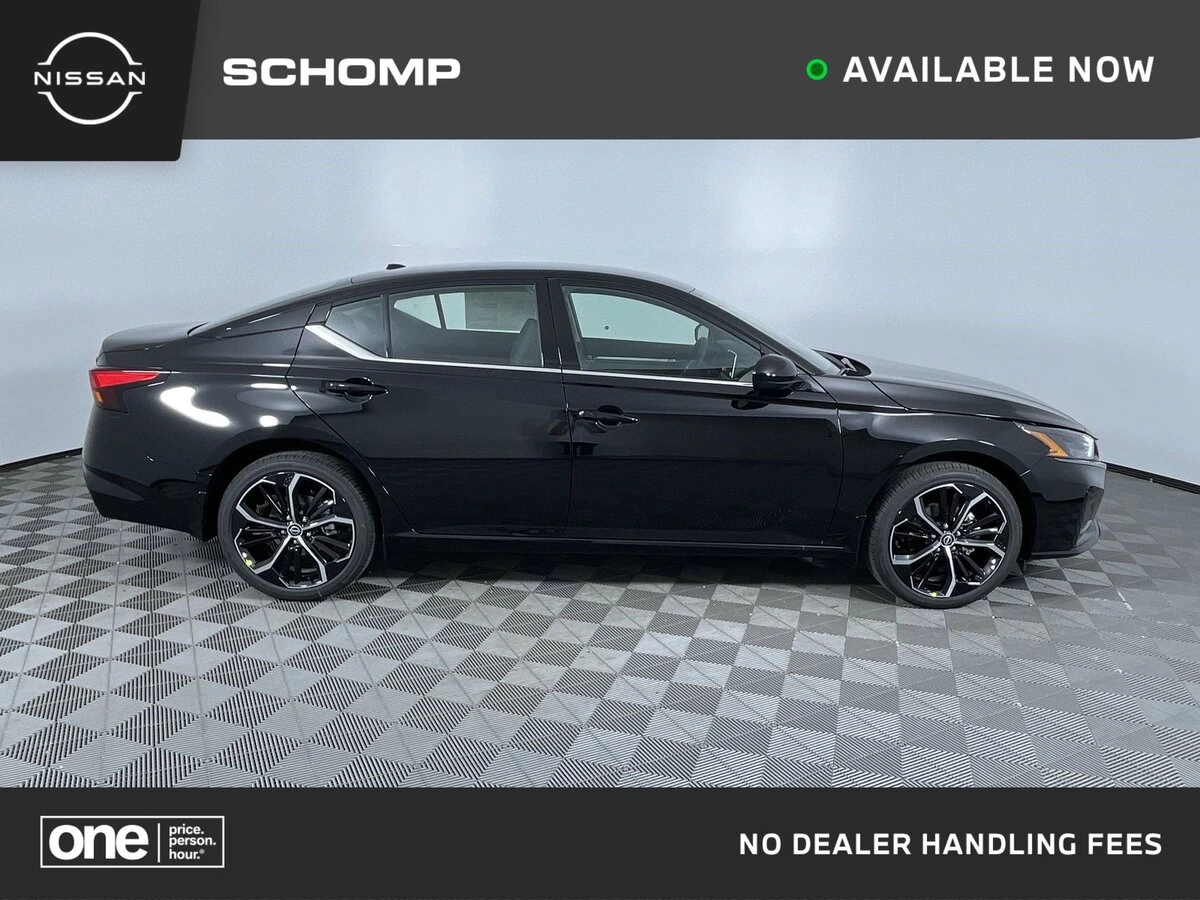 2025 Nissan Altima SR's photo