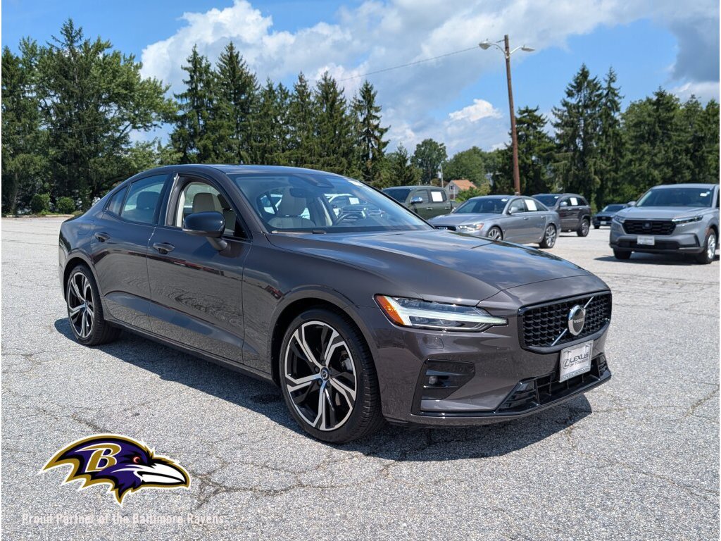 2024 Volvo S60 Core Dark Theme