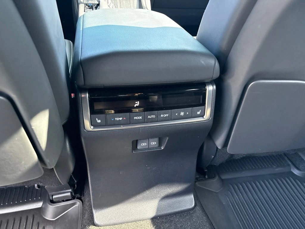 2024 Lexus GX Luxury - Photo 18