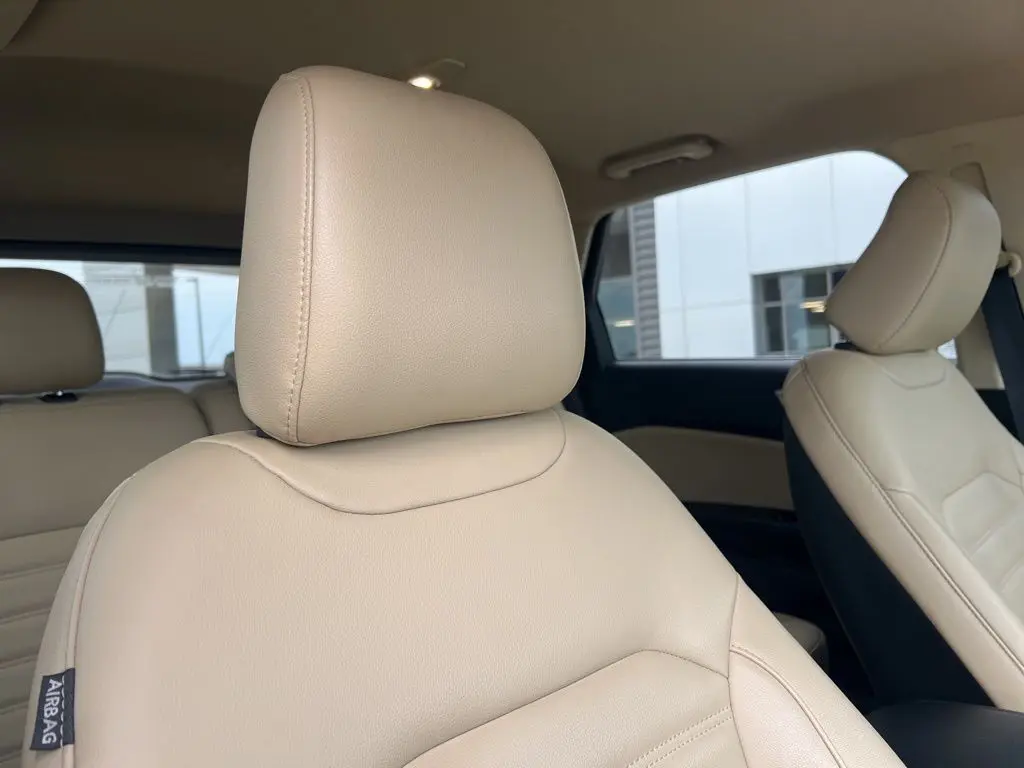 2020 Ford Edge SEL photo 12