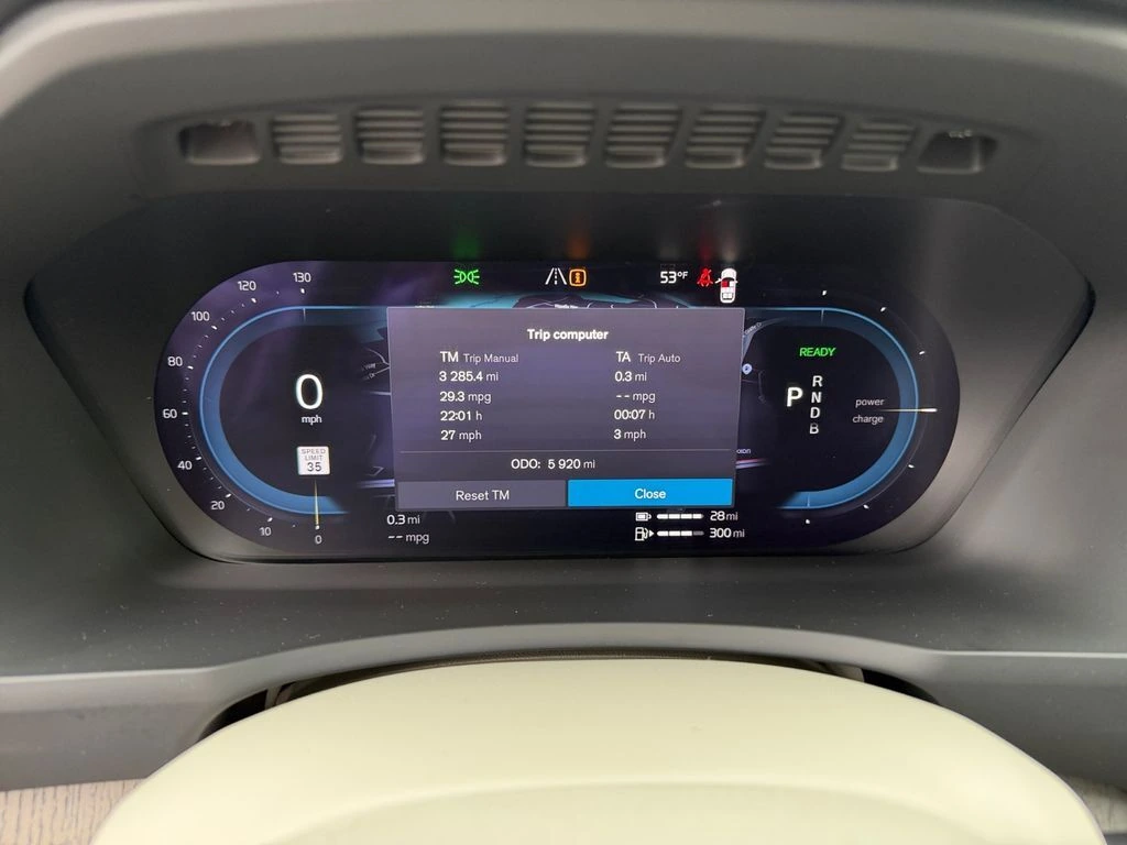 2025 Volvo - image 25