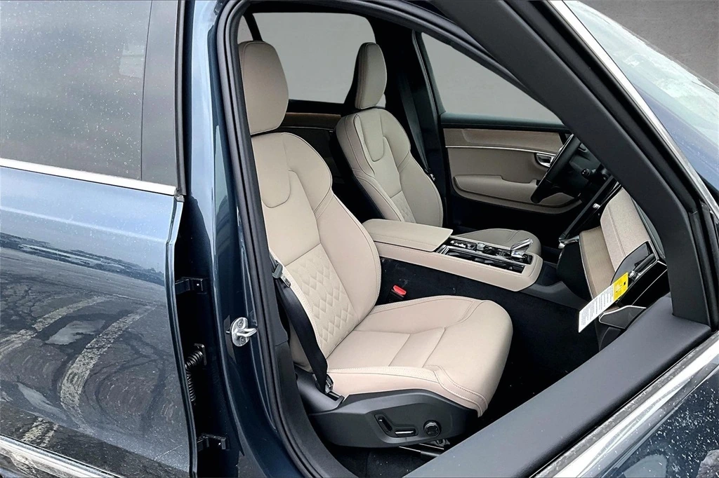 2026 Volvo - image 10