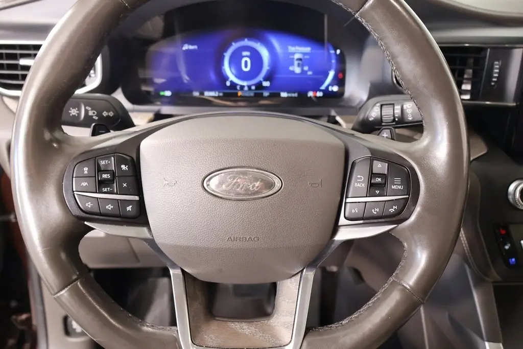 2020 Ford Explorer Platinum photo 3