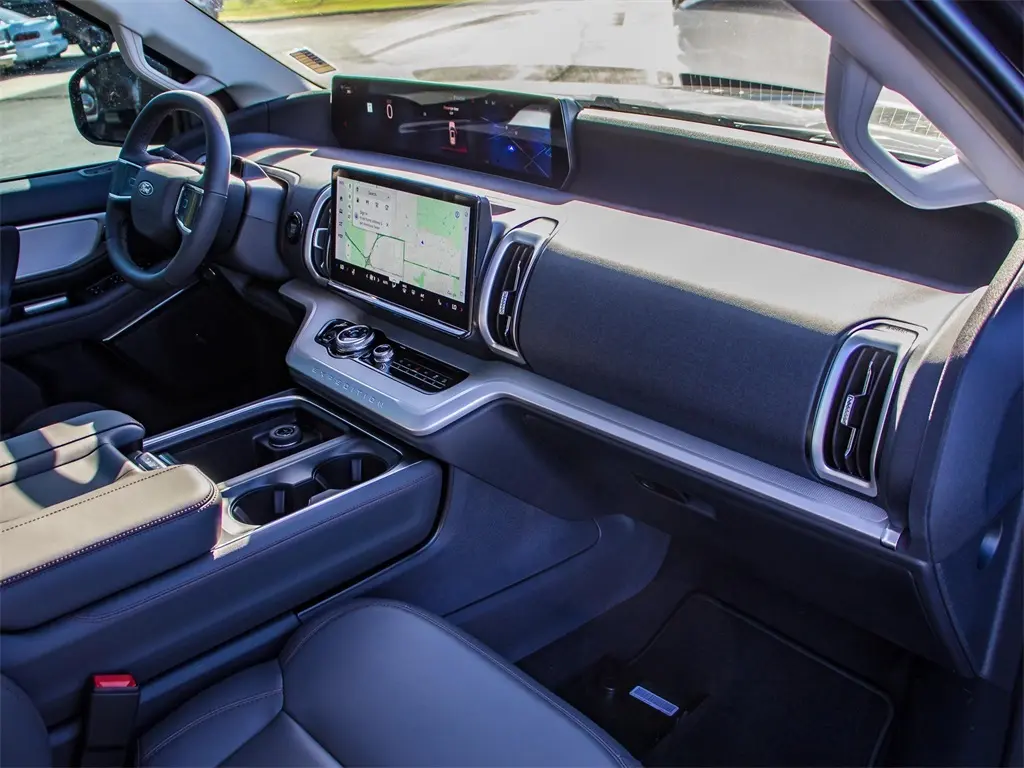 2025 Ford Expedition MAX photo 13