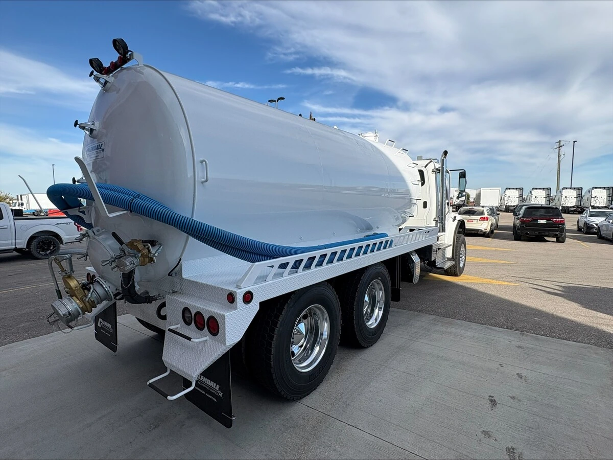 2027 Freightliner M2 106 — photo 5