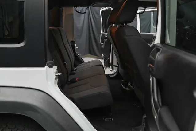 2015 Jeep Wrangler Unlimited Sport photo 18